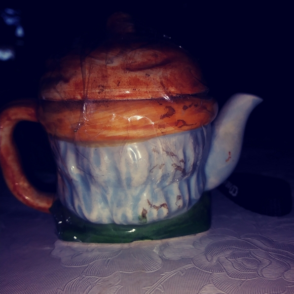 Vintage Ernest Hemingway Miniture Tea Pot - Picture 2 of 3